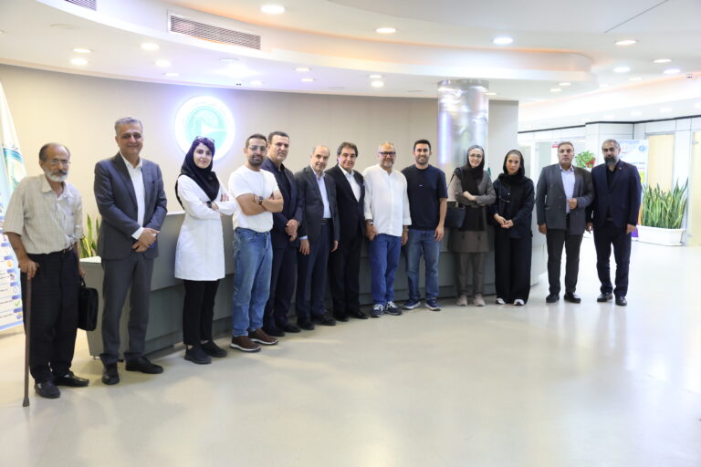 Read more about the article پیوند علم و رسانه برای مردم؛ بازدید رامبد جوان از آزمایشگاه ملی نقشه‌برداری مغز